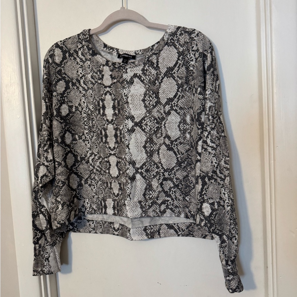 Express Black and White Cropped Boxy sweatshirt size medium